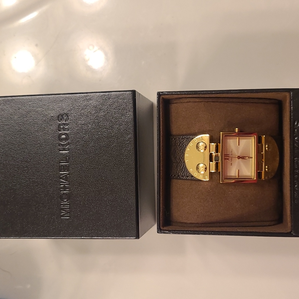 NWT Michael Kors Ladies watch